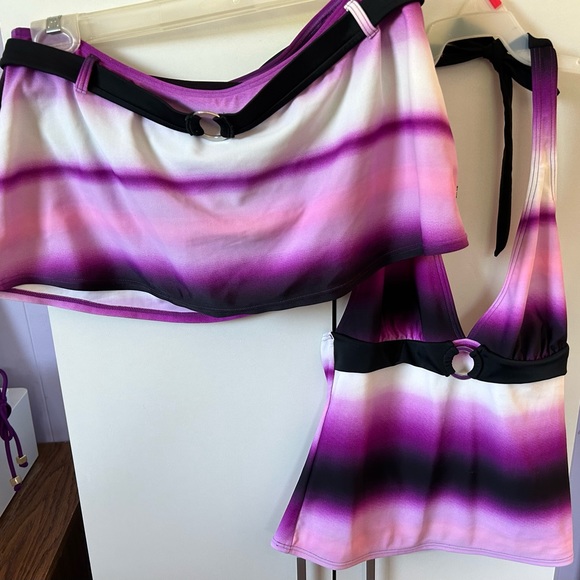 Woman bathing suit - Picture 3 of 13